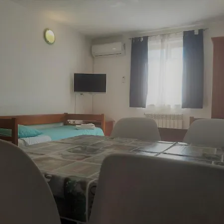 Barbara Gregovica * Pula